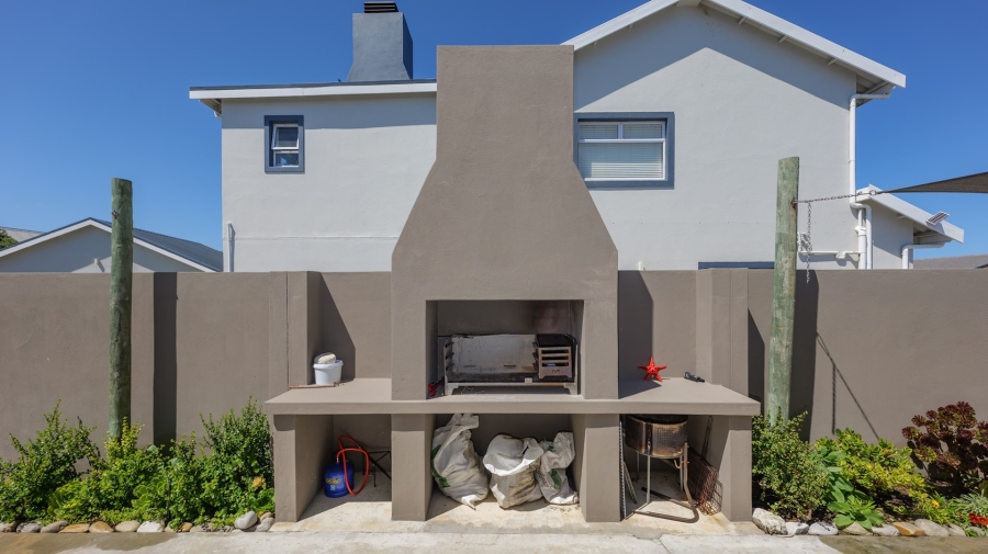 3 Bedroom Property for Sale in Struisbaai Western Cape